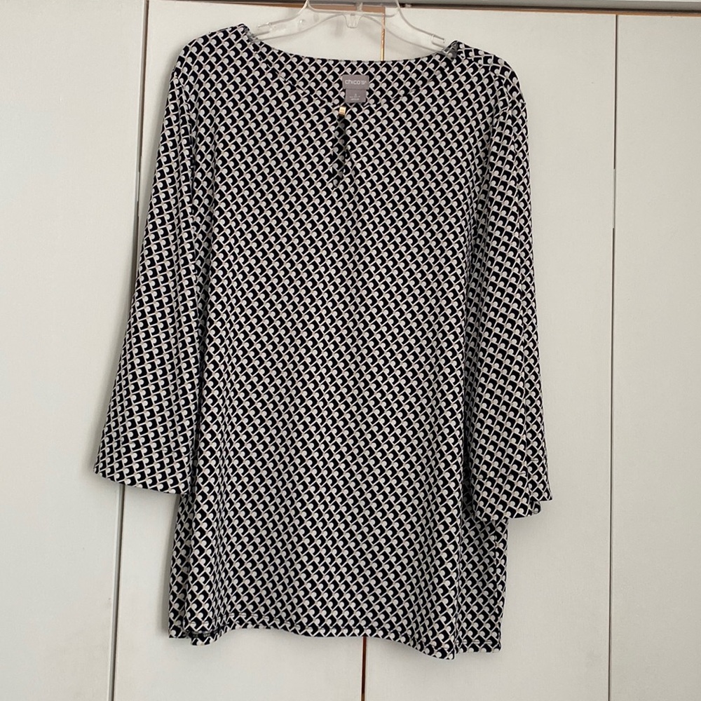 Chico’s size 3 -XL. Tunic blouse. Excellent condition. Only worn once!